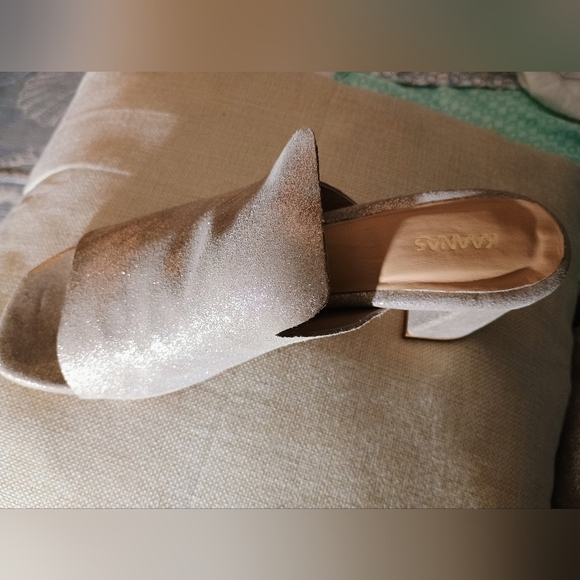 Kaanas block heal shimmer champagne sandals - Picture 2 of 16